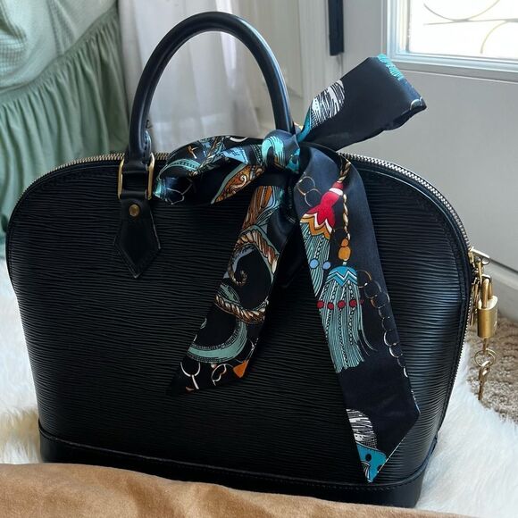 AUTHENTIC LOUIS VUITTON ALMA in Black Epi Leather - Picture 14 of 14
